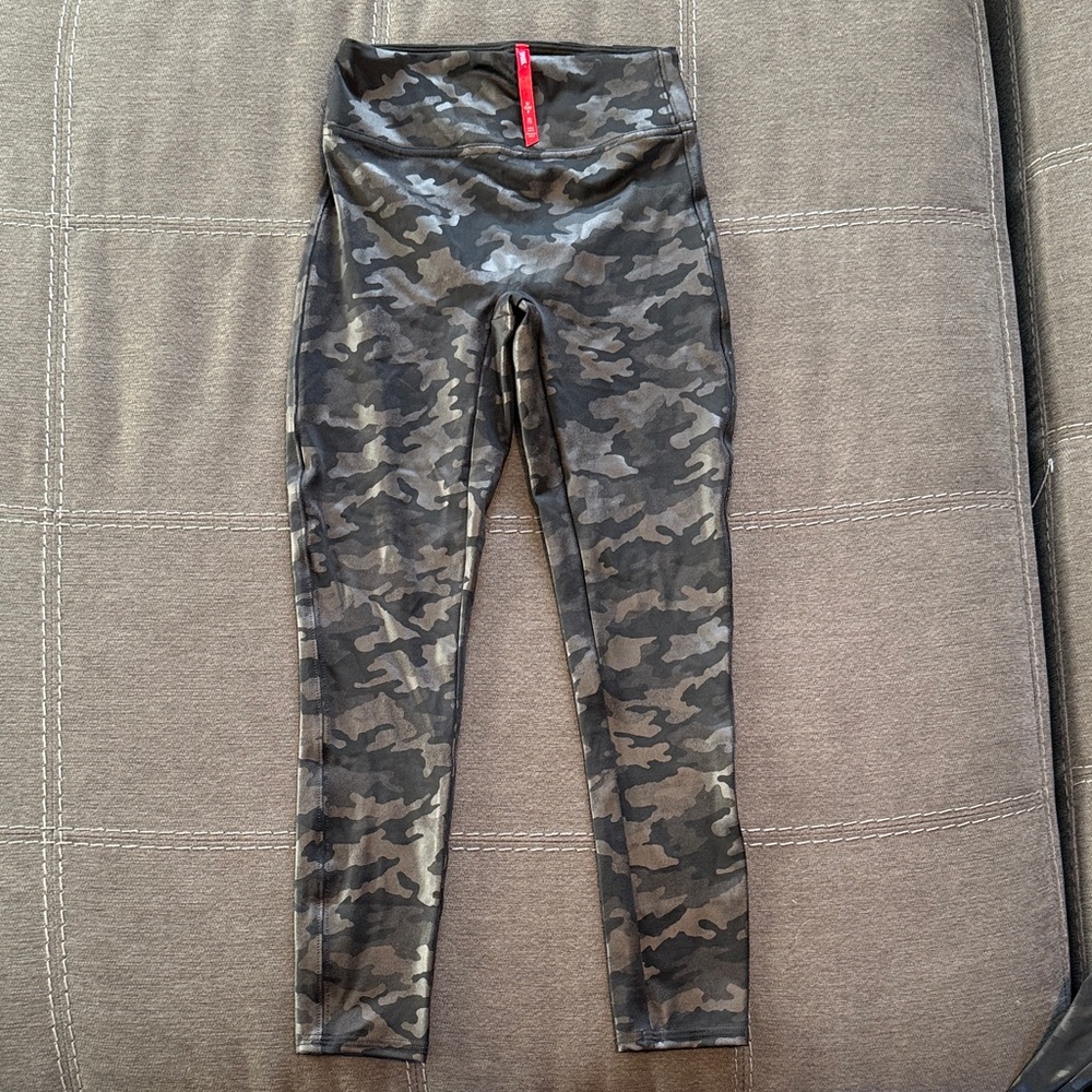 SPANX Kids Camouflage Leggings - Black and Gray